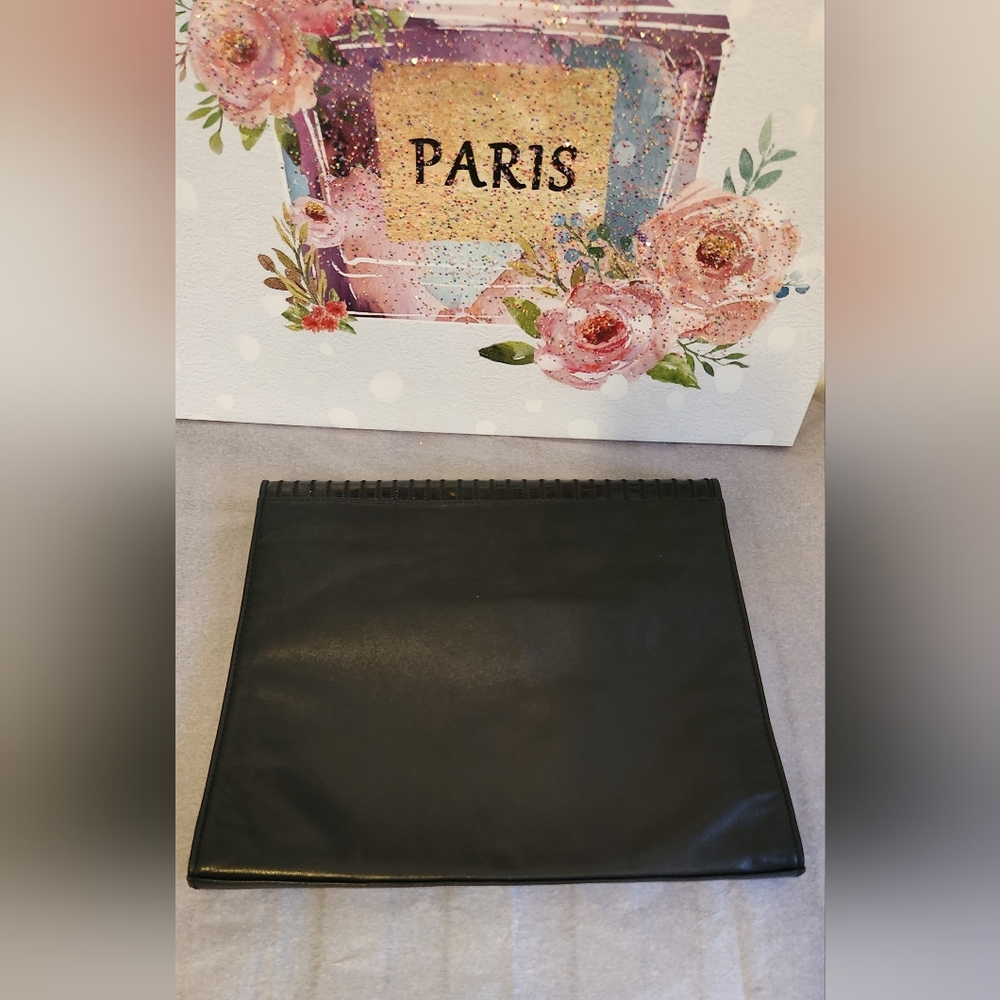 LIKE NEW!!!! FENDI CLUTCH - Picture 4 of 14
